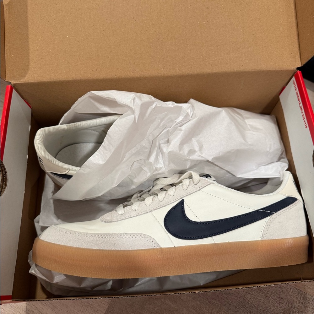 Nike White and Black Sneakers